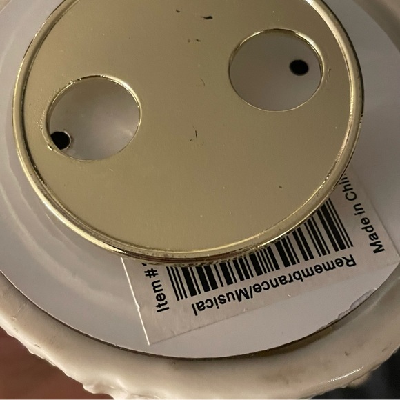 “Remembrance Angel” Porcelain & 14K Gold Music Box Plays Amazing Grace - Picture 8 of 8